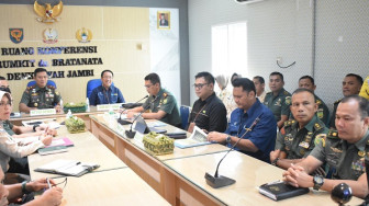 Danrem 042/Gapu Hadiri Rapat Dewan Pengawas Rumkit dr Bratanata Jambi